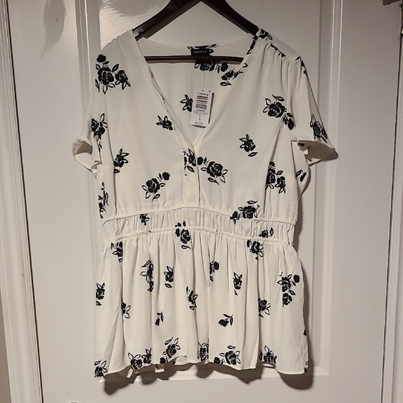 NWT Torrid Babydoll Flutter Top - Picture 2 of 5